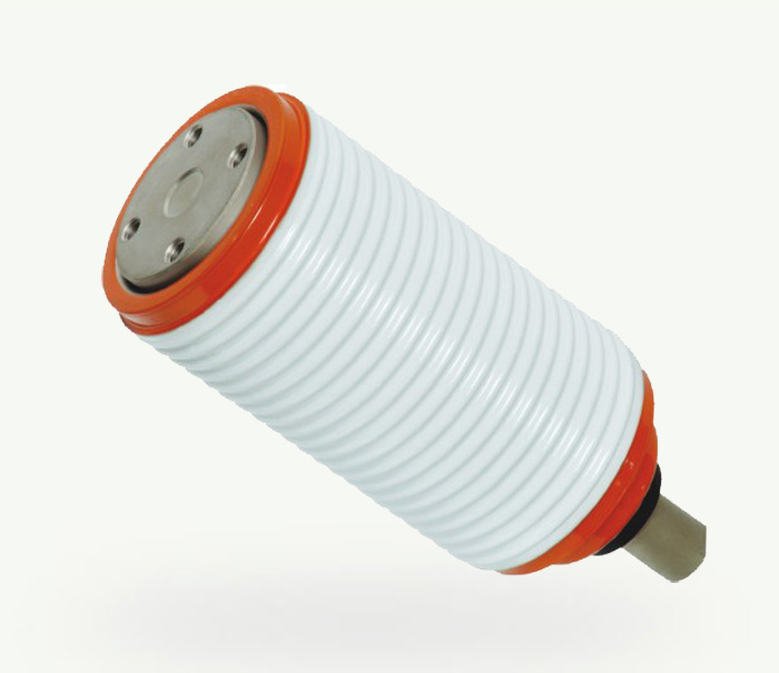 陶瓷真空开关管在TD-12/2500-40断路器中的应用与优势分析